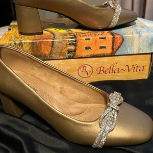Bella Vita Women's Bronze Heels with Silver Accent